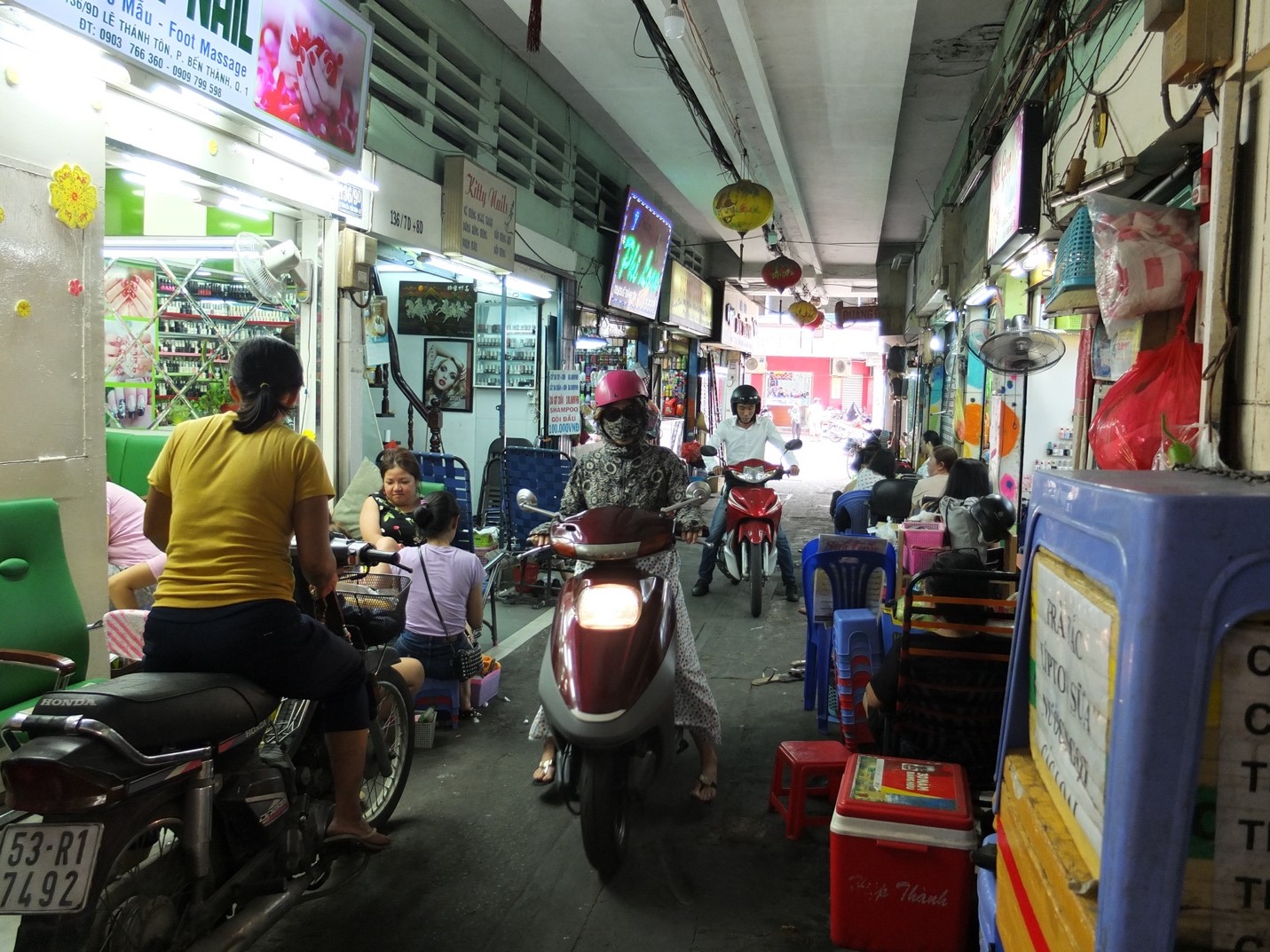 3 Motos Ho Chih Minh Ville.jpg